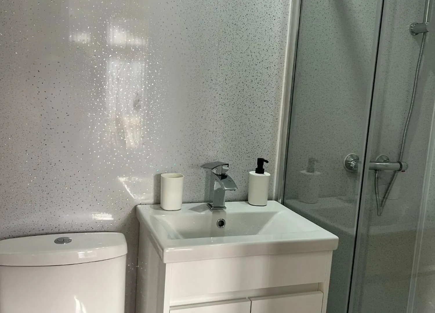 Hotel 93 West Road Londyn 0*,  Wielka Brytania